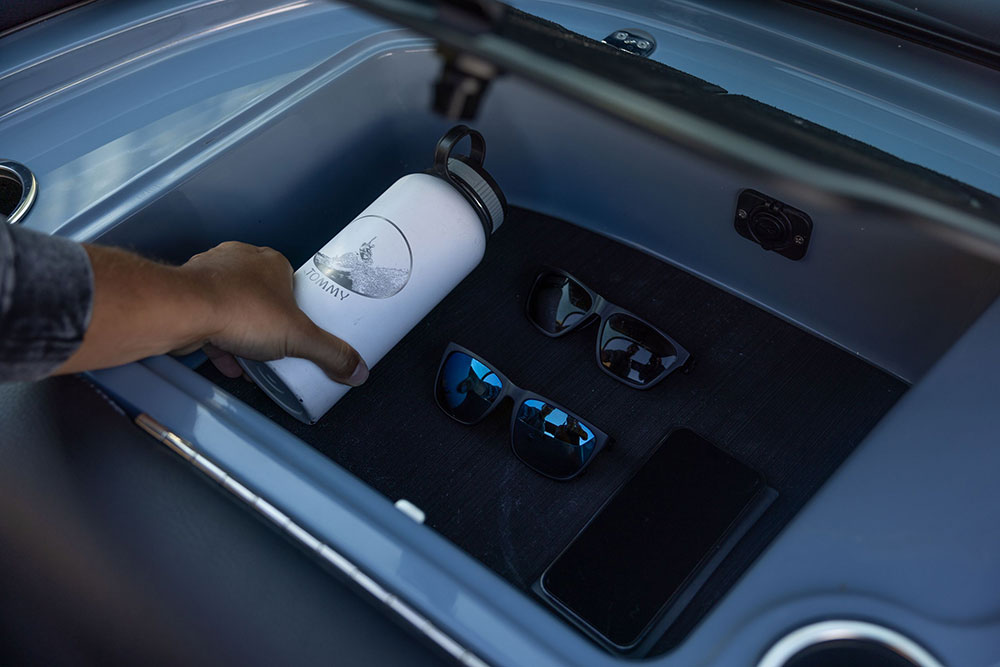 Glove box with no-skid and USB charging